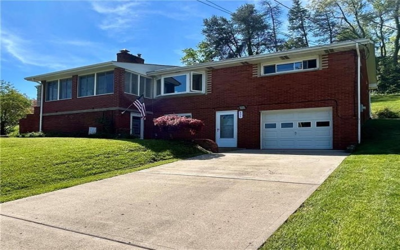 804 Redwood Dr, Mc Donald, 15057, 3 Bedrooms Bedrooms, 11 Rooms Rooms,2 BathroomsBathrooms,Residential,For Sale,Redwood Dr,1754025
