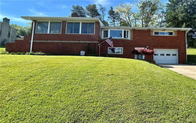 804 Redwood Dr, Mc Donald, 15057, 3 Bedrooms Bedrooms, 11 Rooms Rooms,2 BathroomsBathrooms,Residential,For Sale,Redwood Dr,1754025