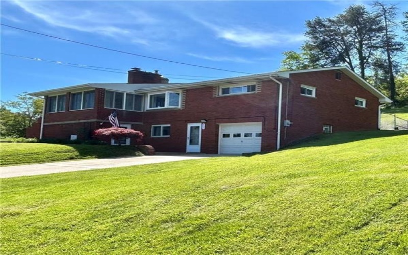804 Redwood Dr, Mc Donald, 15057, 3 Bedrooms Bedrooms, 11 Rooms Rooms,2 BathroomsBathrooms,Residential,For Sale,Redwood Dr,1754025