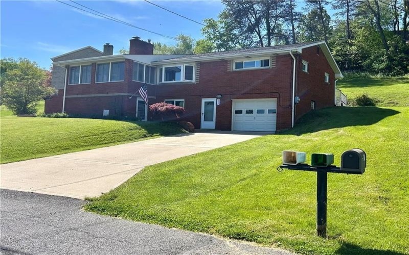804 Redwood Dr, Mc Donald, 15057, 3 Bedrooms Bedrooms, 11 Rooms Rooms,2 BathroomsBathrooms,Residential,For Sale,Redwood Dr,1754025