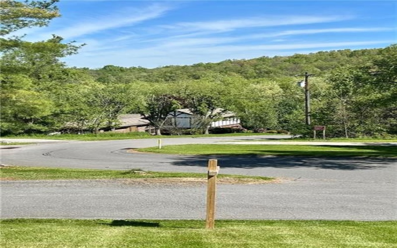 804 Redwood Dr, Mc Donald, 15057, 3 Bedrooms Bedrooms, 11 Rooms Rooms,2 BathroomsBathrooms,Residential,For Sale,Redwood Dr,1754025