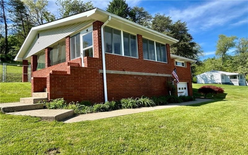 804 Redwood Dr, Mc Donald, 15057, 3 Bedrooms Bedrooms, 11 Rooms Rooms,2 BathroomsBathrooms,Residential,For Sale,Redwood Dr,1754025