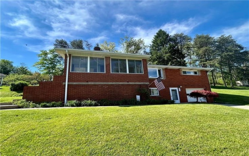 804 Redwood Dr, Mc Donald, 15057, 3 Bedrooms Bedrooms, 11 Rooms Rooms,2 BathroomsBathrooms,Residential,For Sale,Redwood Dr,1754025