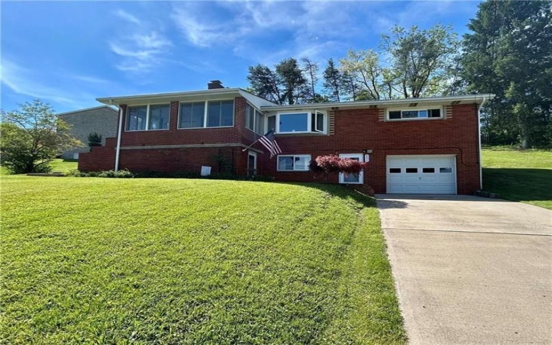 804 Redwood Dr, Mc Donald, 15057, 3 Bedrooms Bedrooms, 11 Rooms Rooms,2 BathroomsBathrooms,Residential,For Sale,Redwood Dr,1754025