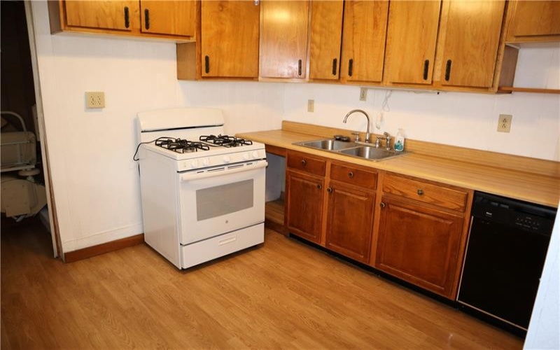 506 Lewis Ave, Jeannette, 15644, 2 Bedrooms Bedrooms, 6 Rooms Rooms,2.1 BathroomsBathrooms,Residential,For Sale,Lewis Ave,1743045