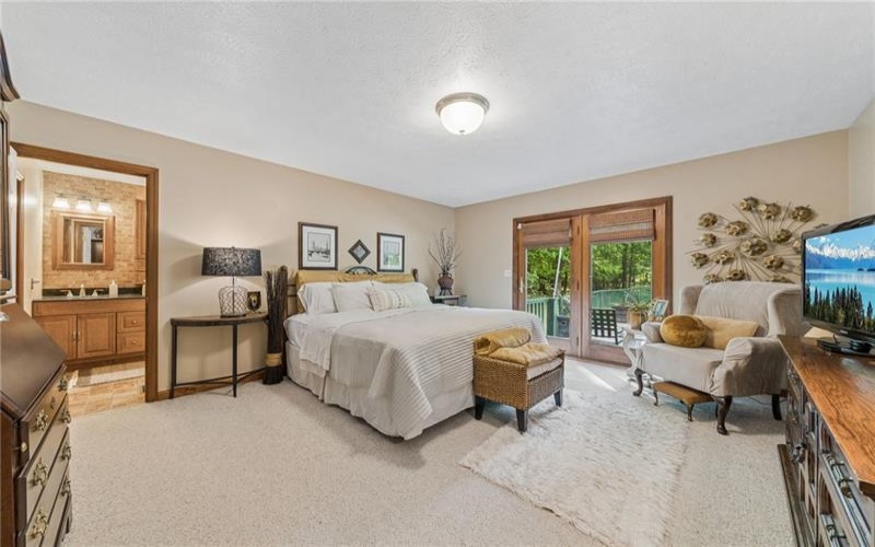 1015 1ST ST. EXT, TRAFFORD, 15085, 4 Bedrooms Bedrooms, 13 Rooms Rooms,3.1 BathroomsBathrooms,Residential,For Sale,1ST ST. EXT,1754086