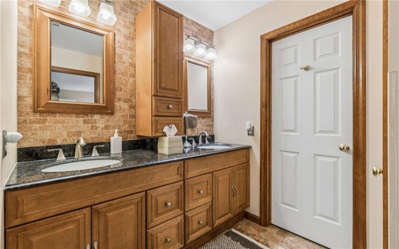 1015 1ST ST. EXT, TRAFFORD, 15085, 4 Bedrooms Bedrooms, 13 Rooms Rooms,3.1 BathroomsBathrooms,Residential,For Sale,1ST ST. EXT,1754086
