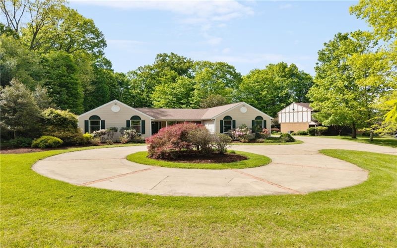 1015 1ST ST. EXT, TRAFFORD, 15085, 4 Bedrooms Bedrooms, 13 Rooms Rooms,3.1 BathroomsBathrooms,Residential,For Sale,1ST ST. EXT,1754086
