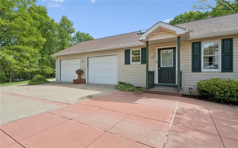 1015 1ST ST. EXT, TRAFFORD, 15085, 4 Bedrooms Bedrooms, 13 Rooms Rooms,3.1 BathroomsBathrooms,Residential,For Sale,1ST ST. EXT,1754086
