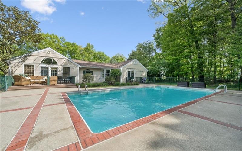 1015 1ST ST. EXT, TRAFFORD, 15085, 4 Bedrooms Bedrooms, 13 Rooms Rooms,3.1 BathroomsBathrooms,Residential,For Sale,1ST ST. EXT,1754086