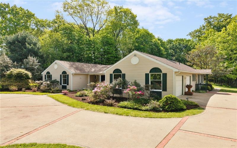 1015 1ST ST. EXT, TRAFFORD, 15085, 4 Bedrooms Bedrooms, 13 Rooms Rooms,3.1 BathroomsBathrooms,Residential,For Sale,1ST ST. EXT,1754086
