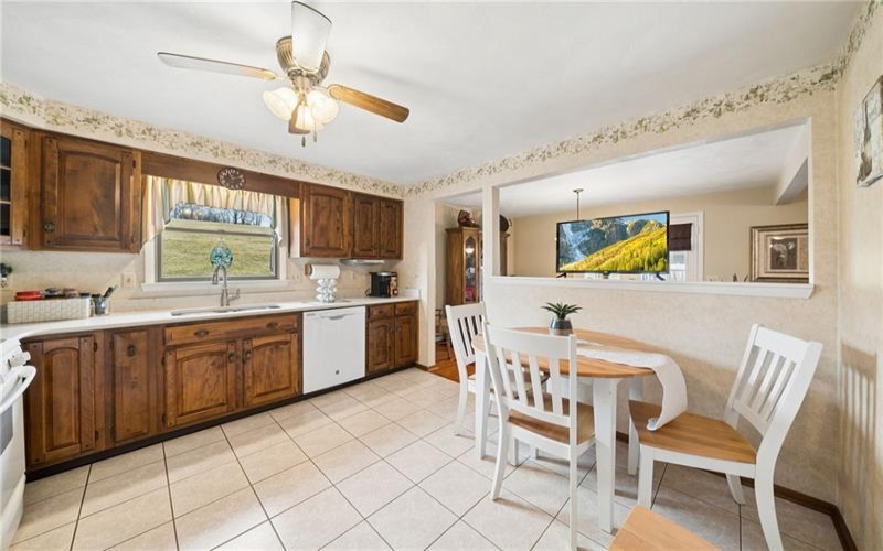 113 Skyview Dr, Jeannette, 15644, 4 Bedrooms Bedrooms, 9 Rooms Rooms,2.1 BathroomsBathrooms,Residential,For Sale,Skyview Dr,1754158