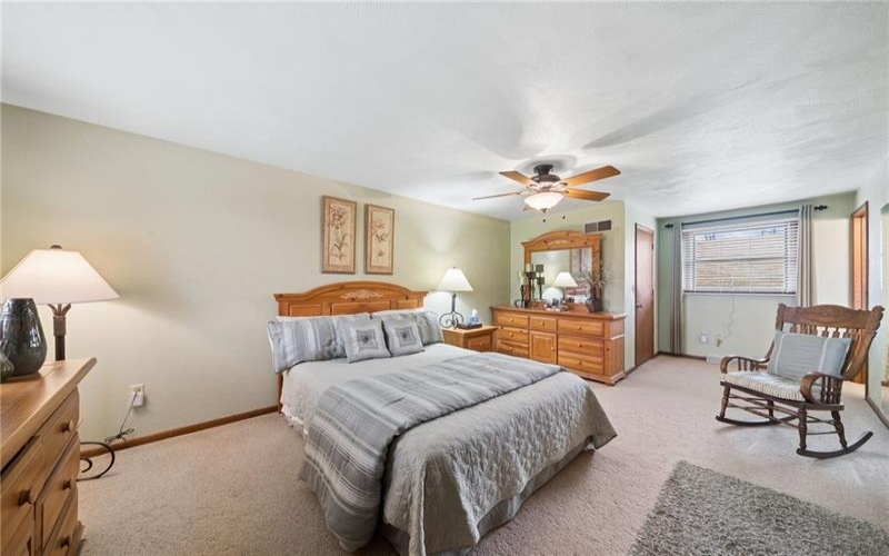 113 Skyview Dr, Jeannette, 15644, 4 Bedrooms Bedrooms, 9 Rooms Rooms,2.1 BathroomsBathrooms,Residential,For Sale,Skyview Dr,1754158
