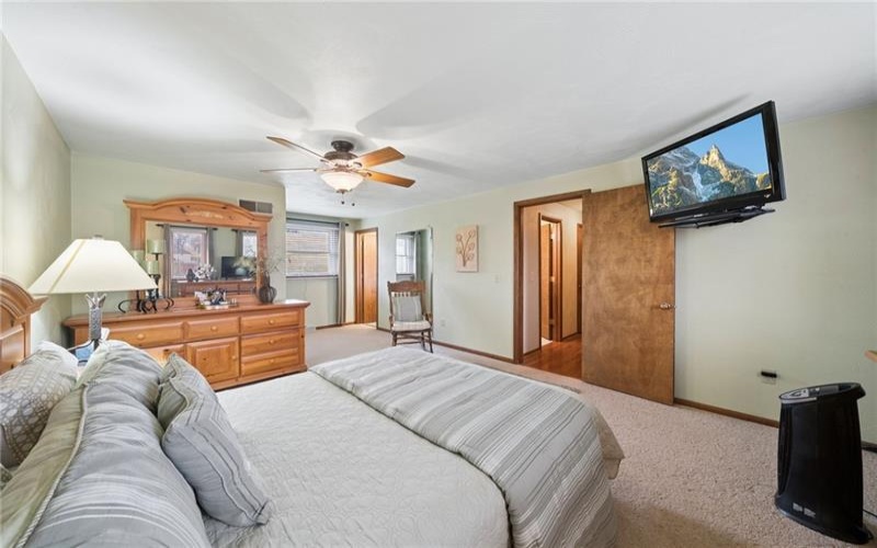 113 Skyview Dr, Jeannette, 15644, 4 Bedrooms Bedrooms, 9 Rooms Rooms,2.1 BathroomsBathrooms,Residential,For Sale,Skyview Dr,1754158