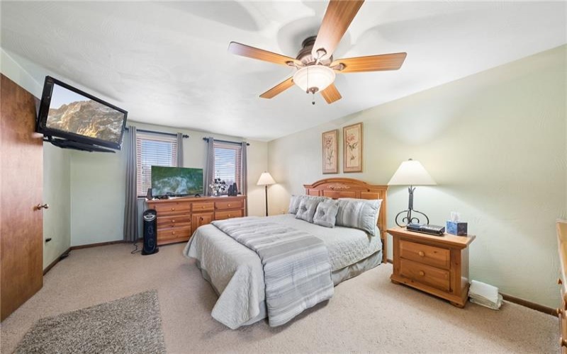 113 Skyview Dr, Jeannette, 15644, 4 Bedrooms Bedrooms, 9 Rooms Rooms,2.1 BathroomsBathrooms,Residential,For Sale,Skyview Dr,1754158