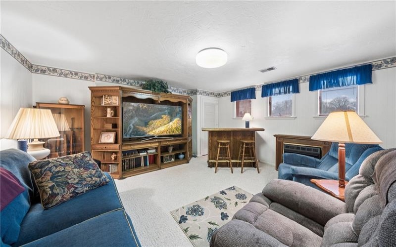 113 Skyview Dr, Jeannette, 15644, 4 Bedrooms Bedrooms, 9 Rooms Rooms,2.1 BathroomsBathrooms,Residential,For Sale,Skyview Dr,1754158