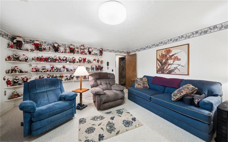 113 Skyview Dr, Jeannette, 15644, 4 Bedrooms Bedrooms, 9 Rooms Rooms,2.1 BathroomsBathrooms,Residential,For Sale,Skyview Dr,1754158