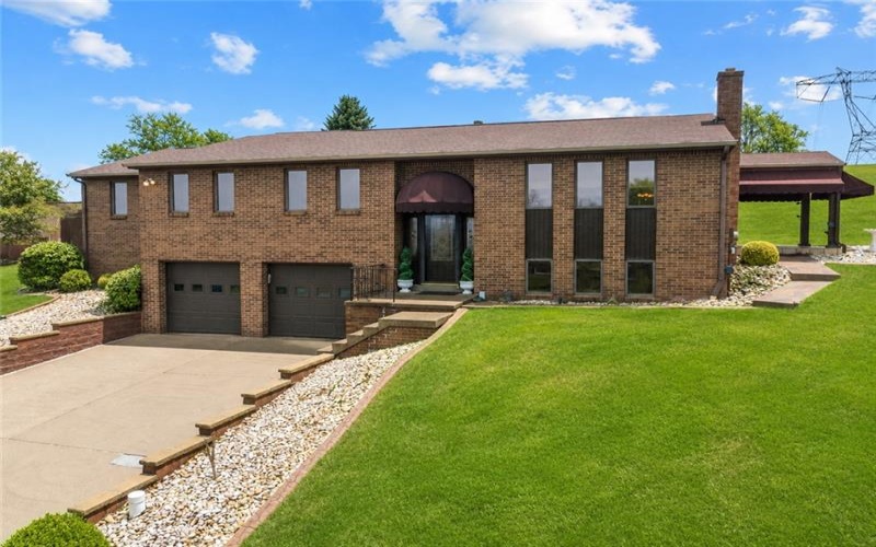 113 Skyview Dr, Jeannette, 15644, 4 Bedrooms Bedrooms, 9 Rooms Rooms,2.1 BathroomsBathrooms,Residential,For Sale,Skyview Dr,1754158