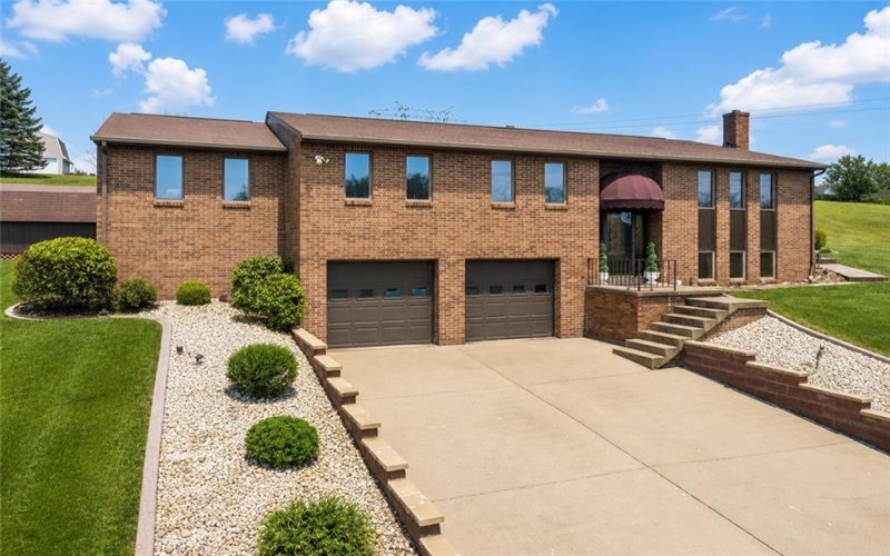 113 Skyview Dr, Jeannette, 15644, 4 Bedrooms Bedrooms, 9 Rooms Rooms,2.1 BathroomsBathrooms,Residential,For Sale,Skyview Dr,1754158