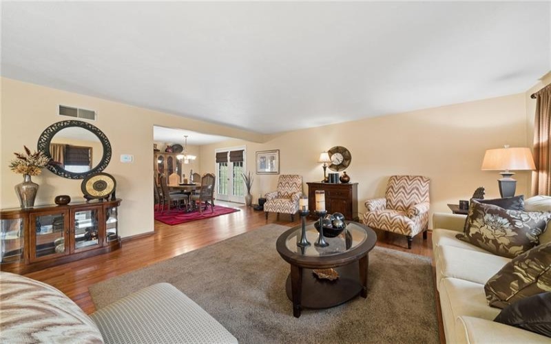113 Skyview Dr, Jeannette, 15644, 4 Bedrooms Bedrooms, 9 Rooms Rooms,2.1 BathroomsBathrooms,Residential,For Sale,Skyview Dr,1754158