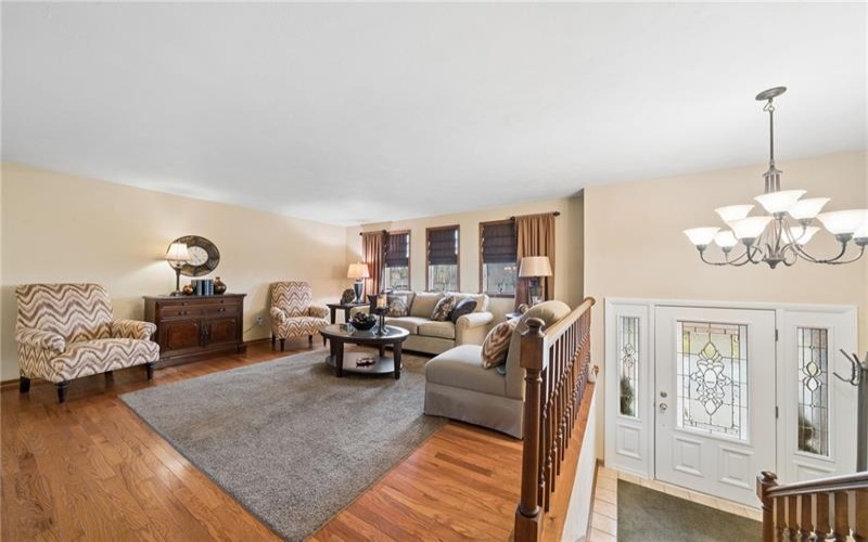 113 Skyview Dr, Jeannette, 15644, 4 Bedrooms Bedrooms, 9 Rooms Rooms,2.1 BathroomsBathrooms,Residential,For Sale,Skyview Dr,1754158