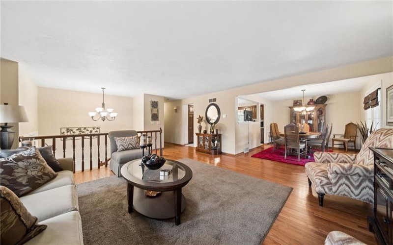 113 Skyview Dr, Jeannette, 15644, 4 Bedrooms Bedrooms, 9 Rooms Rooms,2.1 BathroomsBathrooms,Residential,For Sale,Skyview Dr,1754158