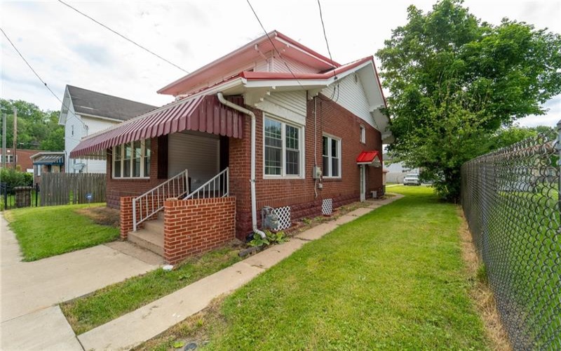 115 LAUGHLIN ST, Dawson, 15428, 3 Bedrooms Bedrooms, 6 Rooms Rooms,2 BathroomsBathrooms,Residential,For Sale,LAUGHLIN ST,1755277