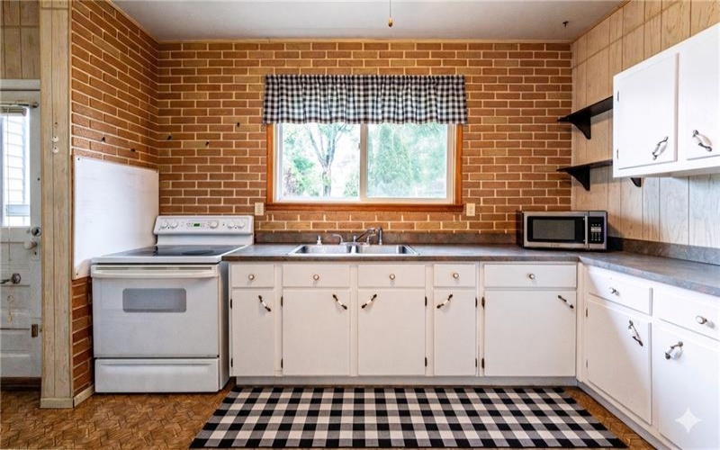417 VINE STREET, Greensburg, 15601, 2 Bedrooms Bedrooms, 6 Rooms Rooms,1.1 BathroomsBathrooms,Residential,For Sale,VINE STREET,1755301