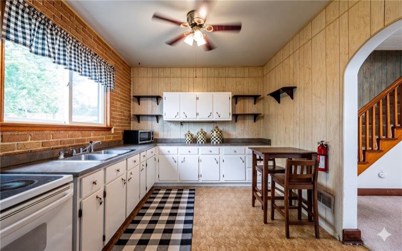 417 VINE STREET, Greensburg, 15601, 2 Bedrooms Bedrooms, 6 Rooms Rooms,1.1 BathroomsBathrooms,Residential,For Sale,VINE STREET,1755301