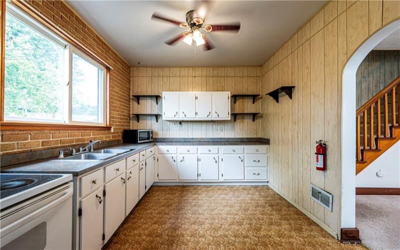 417 VINE STREET, Greensburg, 15601, 2 Bedrooms Bedrooms, 6 Rooms Rooms,1.1 BathroomsBathrooms,Residential,For Sale,VINE STREET,1755301