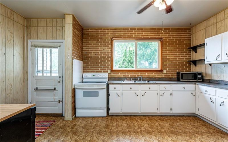 417 VINE STREET, Greensburg, 15601, 2 Bedrooms Bedrooms, 6 Rooms Rooms,1.1 BathroomsBathrooms,Residential,For Sale,VINE STREET,1755301
