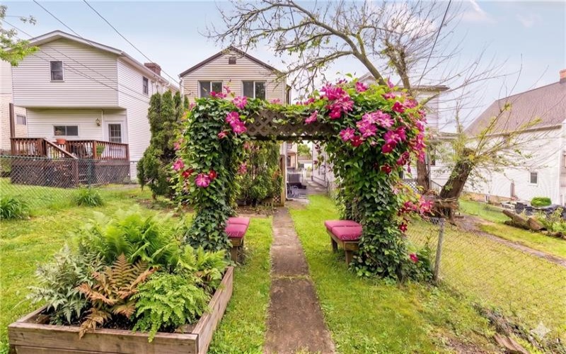 417 VINE STREET, Greensburg, 15601, 2 Bedrooms Bedrooms, 6 Rooms Rooms,1.1 BathroomsBathrooms,Residential,For Sale,VINE STREET,1755301