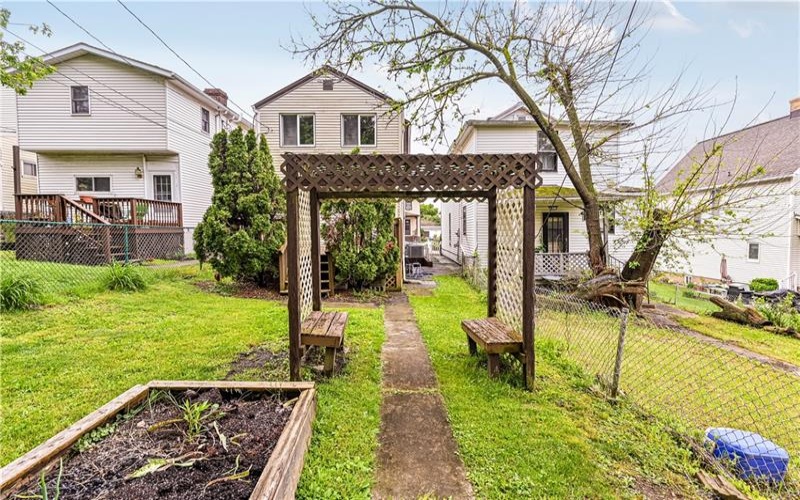 417 VINE STREET, Greensburg, 15601, 2 Bedrooms Bedrooms, 6 Rooms Rooms,1.1 BathroomsBathrooms,Residential,For Sale,VINE STREET,1755301