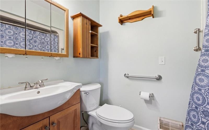 102 General Dr, Uniontown, 15401, 3 Bedrooms Bedrooms, 8 Rooms Rooms,2 BathroomsBathrooms,Residential,For Sale,General Dr,1755304