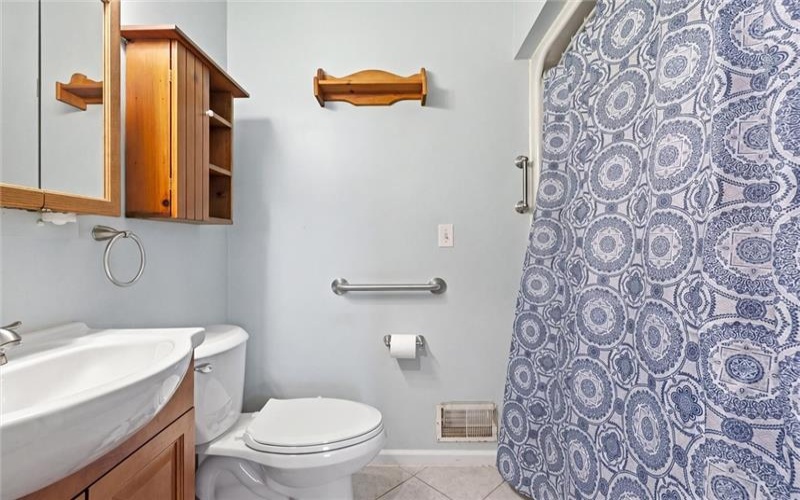 102 General Dr, Uniontown, 15401, 3 Bedrooms Bedrooms, 8 Rooms Rooms,2 BathroomsBathrooms,Residential,For Sale,General Dr,1755304