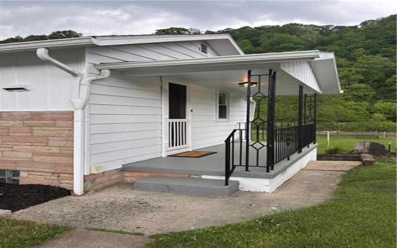 178 1st Street, Clarksville, 15322, 3 Bedrooms Bedrooms, ,1 BathroomBathrooms,Residential,For Sale,1st Street,1755318