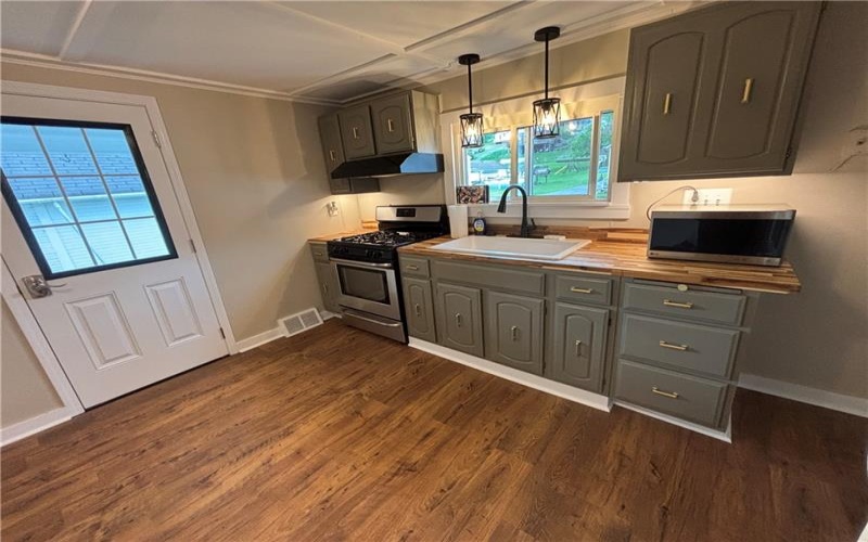 178 1st Street, Clarksville, 15322, 3 Bedrooms Bedrooms, ,1 BathroomBathrooms,Residential,For Sale,1st Street,1755318