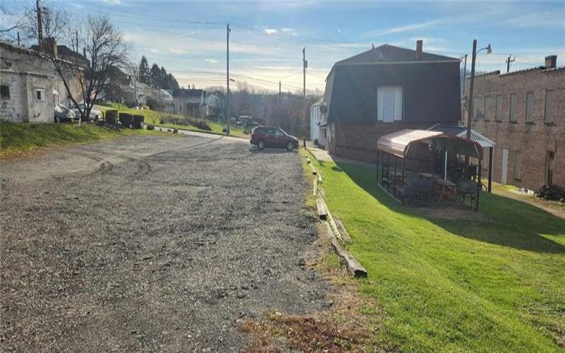 29 Main St, New Salem, 15468, ,Commercial-industrial-business,For Sale,Main St,1755351