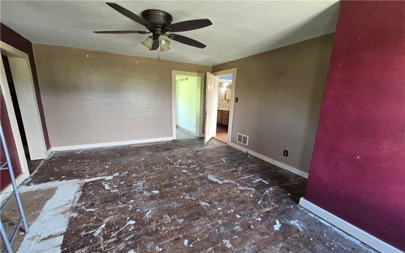 76 Rainey Rd, Eighty Four, 15330, 4 Bedrooms Bedrooms, 8 Rooms Rooms,1.1 BathroomsBathrooms,Residential,For Sale,Rainey Rd,1755376