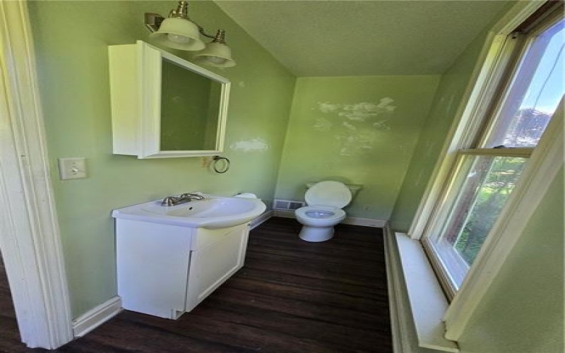 76 Rainey Rd, Eighty Four, 15330, 4 Bedrooms Bedrooms, 8 Rooms Rooms,1.1 BathroomsBathrooms,Residential,For Sale,Rainey Rd,1755376