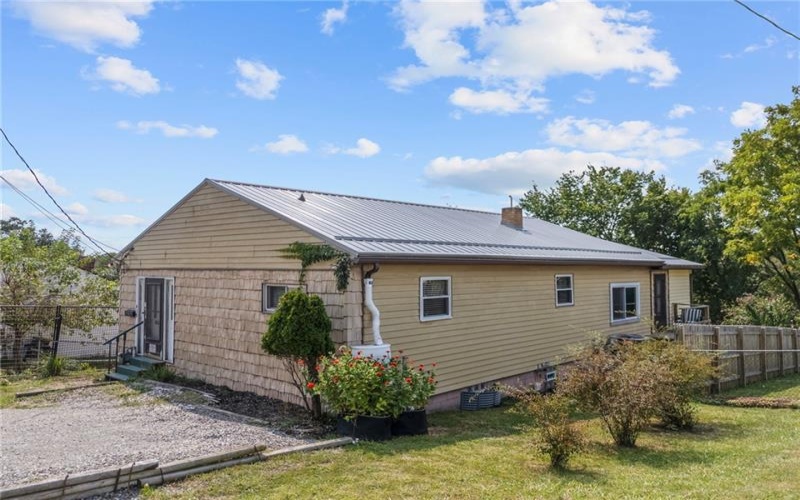415 North Ave, Houston, 15342, 3 Bedrooms Bedrooms, ,2 BathroomsBathrooms,Residential,For Sale,North Ave,1720400