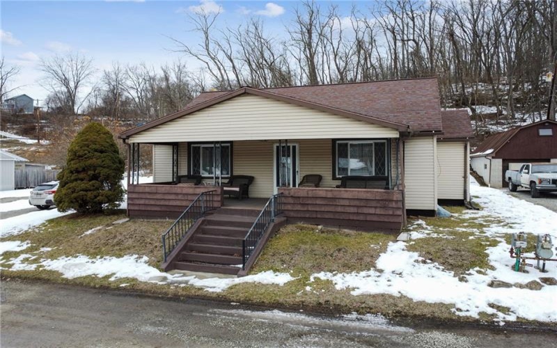 725 3rd Ave, Sutersville, 15083, 3 Bedrooms Bedrooms, 5 Rooms Rooms,1.1 BathroomsBathrooms,Residential,For Sale,3rd Ave,1739310