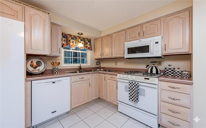52 Greenview Dr, Jeannette, 15644, 4 Bedrooms Bedrooms, 10 Rooms Rooms,2.1 BathroomsBathrooms,Residential,For Sale,Greenview Dr,1739550