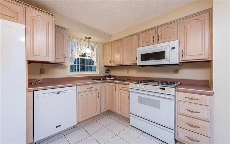 52 Greenview Dr, Jeannette, 15644, 4 Bedrooms Bedrooms, 10 Rooms Rooms,2.1 BathroomsBathrooms,Residential,For Sale,Greenview Dr,1739550