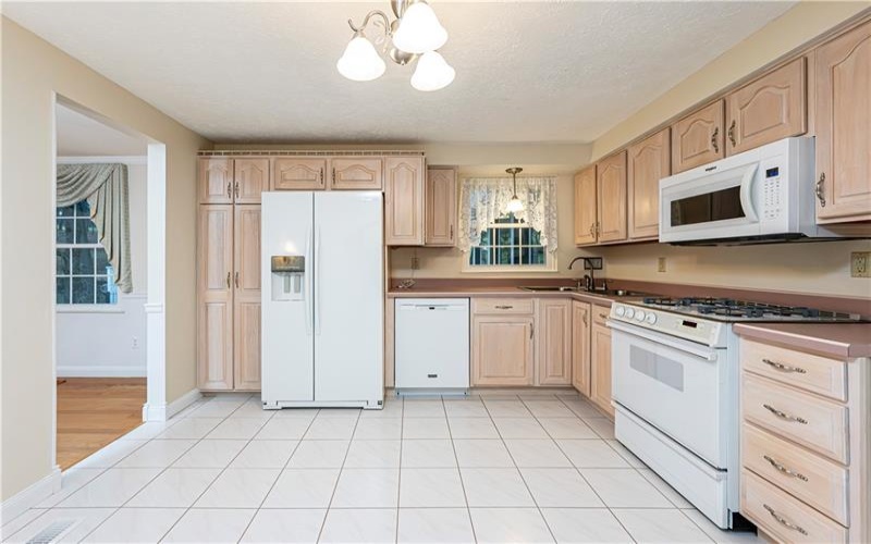 52 Greenview Dr, Jeannette, 15644, 4 Bedrooms Bedrooms, 10 Rooms Rooms,2.1 BathroomsBathrooms,Residential,For Sale,Greenview Dr,1739550