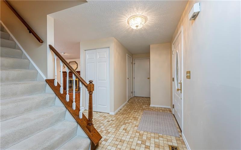 52 Greenview Dr, Jeannette, 15644, 4 Bedrooms Bedrooms, 10 Rooms Rooms,2.1 BathroomsBathrooms,Residential,For Sale,Greenview Dr,1739550