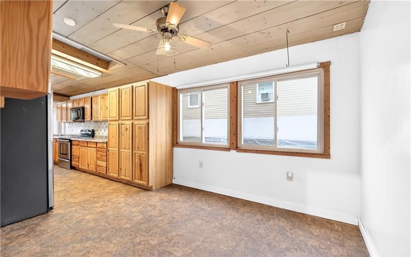 15 Montour St, Canonsburg, 15317, 6 Bedrooms Bedrooms, 9 Rooms Rooms,2 BathroomsBathrooms,Residential,For Sale,Montour St,1743434