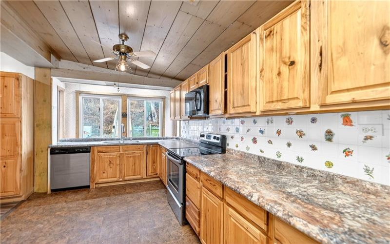 15 Montour St, Canonsburg, 15317, 6 Bedrooms Bedrooms, 9 Rooms Rooms,2 BathroomsBathrooms,Residential,For Sale,Montour St,1743434
