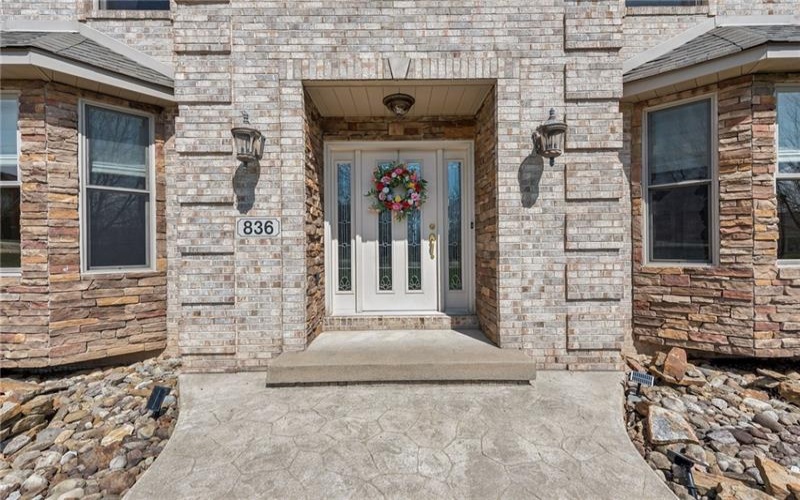 836 Forest Oaks Trail, North Huntingdon, 15642, 3 Bedrooms Bedrooms, 9 Rooms Rooms,2.1 BathroomsBathrooms,Residential,For Sale,Forest Oaks Trail,1748220