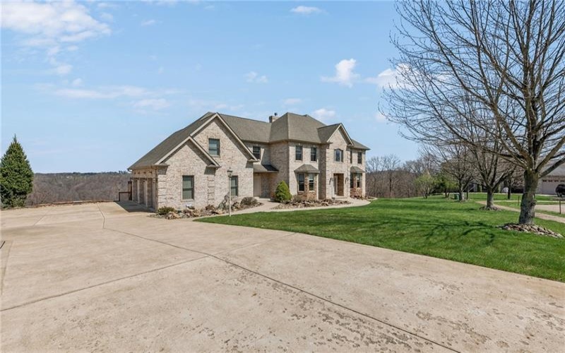 836 Forest Oaks Trail, North Huntingdon, 15642, 3 Bedrooms Bedrooms, 9 Rooms Rooms,2.1 BathroomsBathrooms,Residential,For Sale,Forest Oaks Trail,1748220